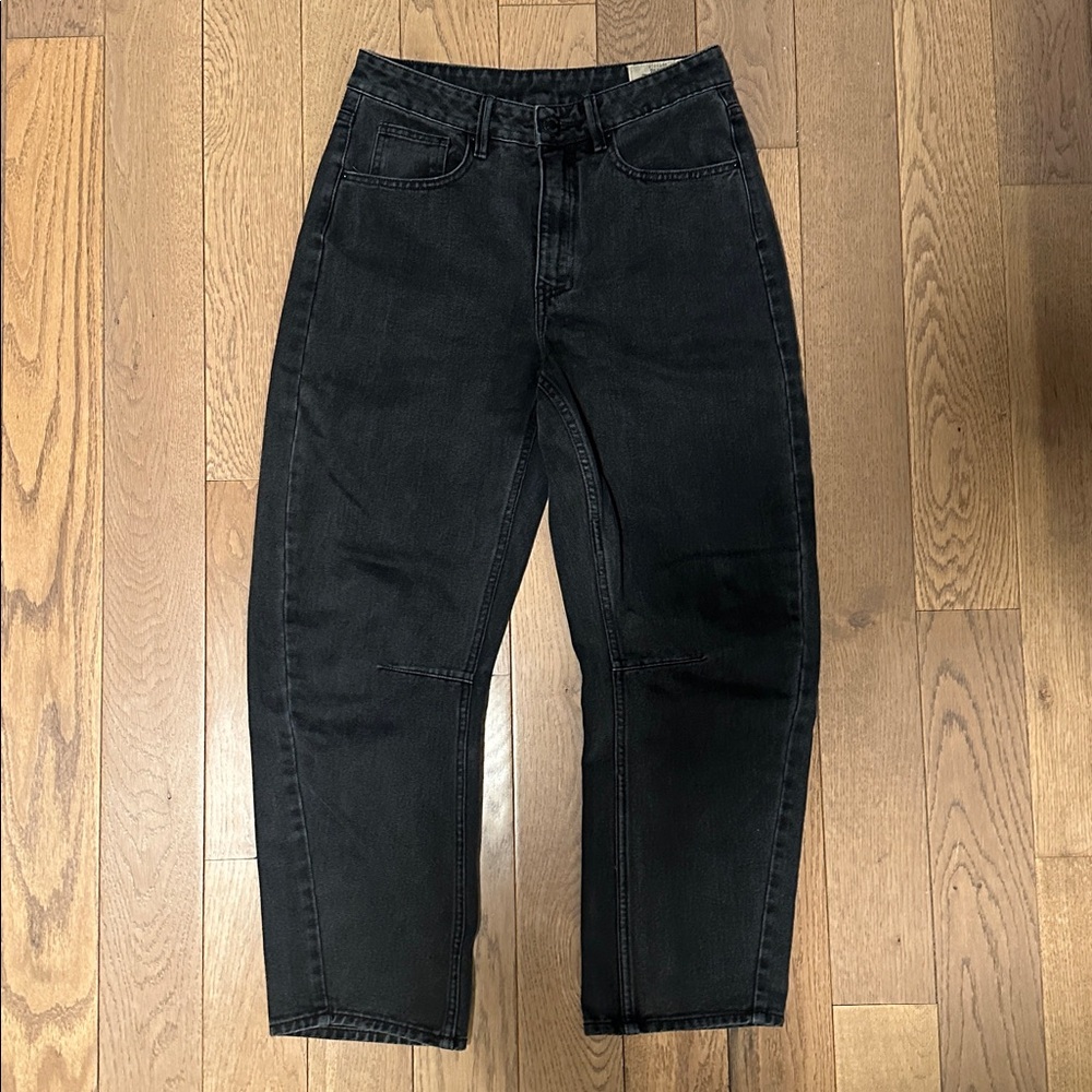 Women’s black Barrel/Baggy jeans